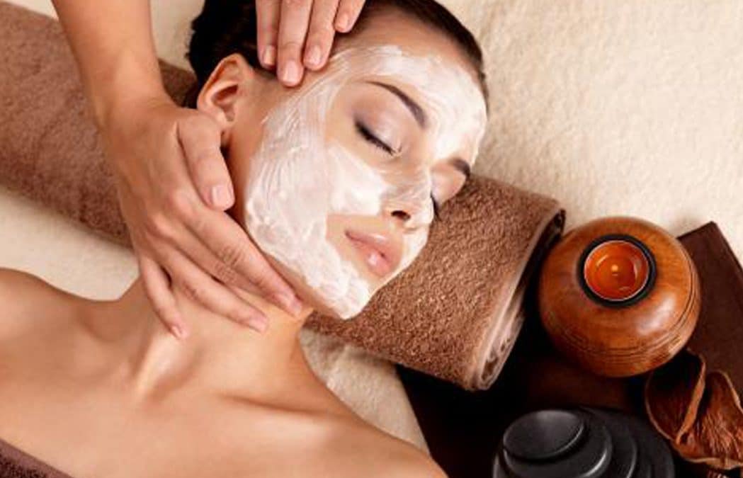 Mascarilla y ácido hialurónico